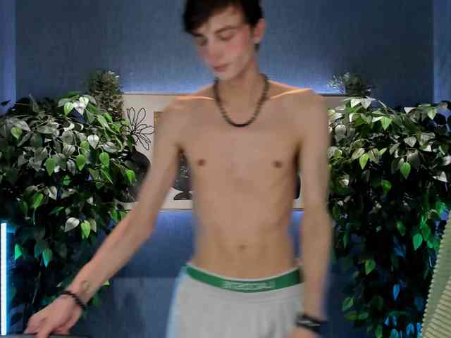 John Mellow (100, White Cam Boy) performing ass fucking.