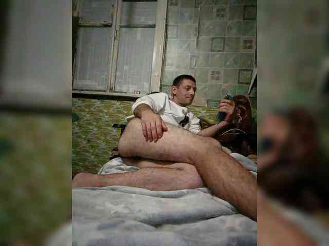 Yelfik (30, White Cam Boy) performing Live Sex.